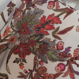 BUNDLE 2+ ITEMS FOR 10% OFF✨ Liz C. Woman’s blouse